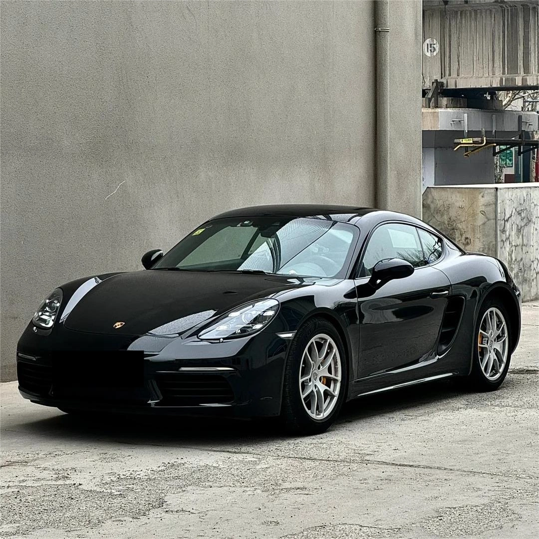 Gloss Piano Black Car Vinyl Wrap: A Timeless Touch of Elegance