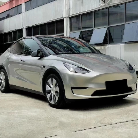 Transform Your Vehicle with the Gloss Liquid Champaign Gold Car Wrap