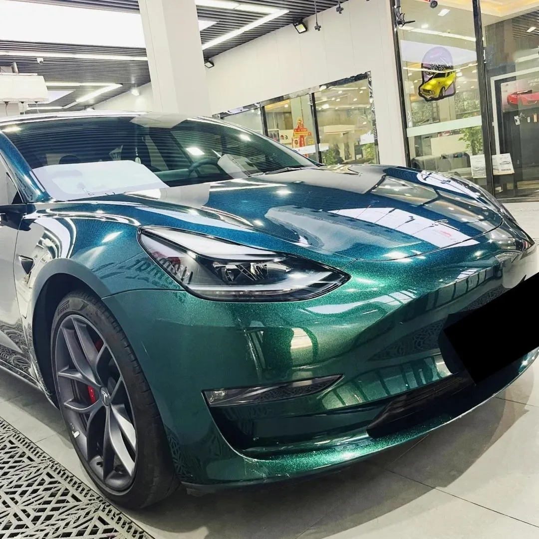 Enhance Your Vehicle’s Style with the Gloss Metallic Diamond Emerald Green Car Wrap