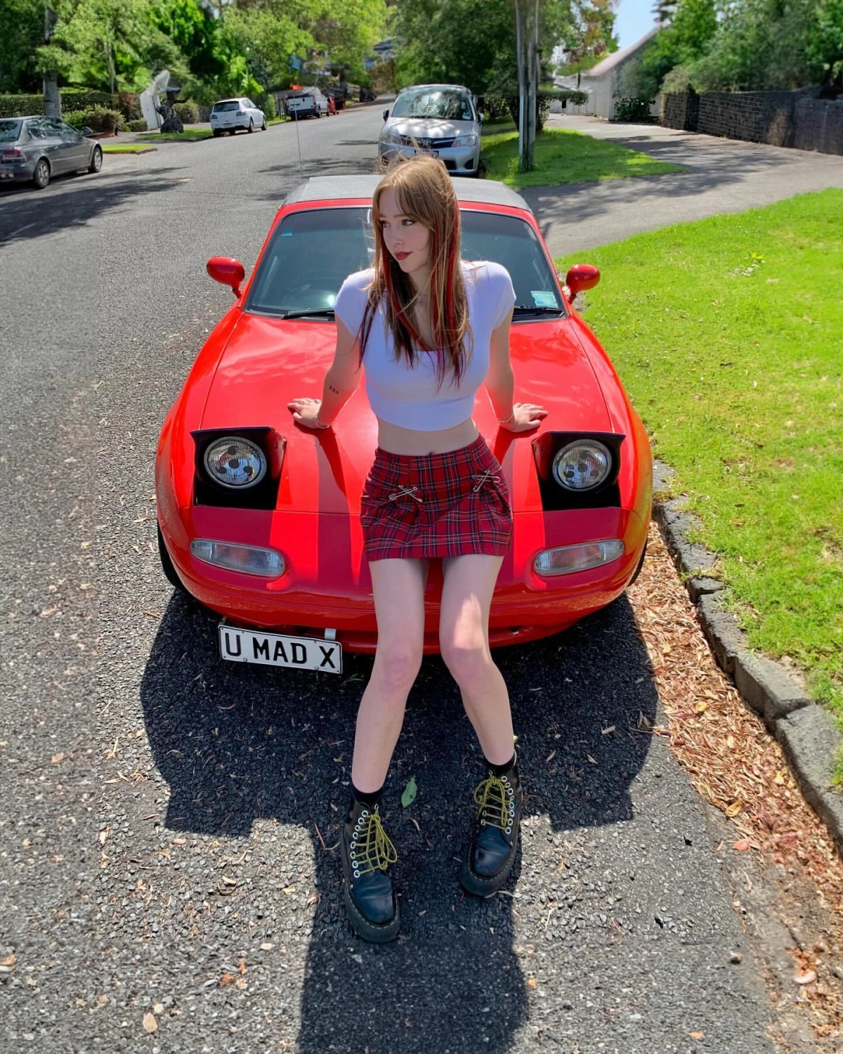 Understanding PET Vinyl Wrap: What Sets It Apart from Paper-Backed Vinyl Wrap?