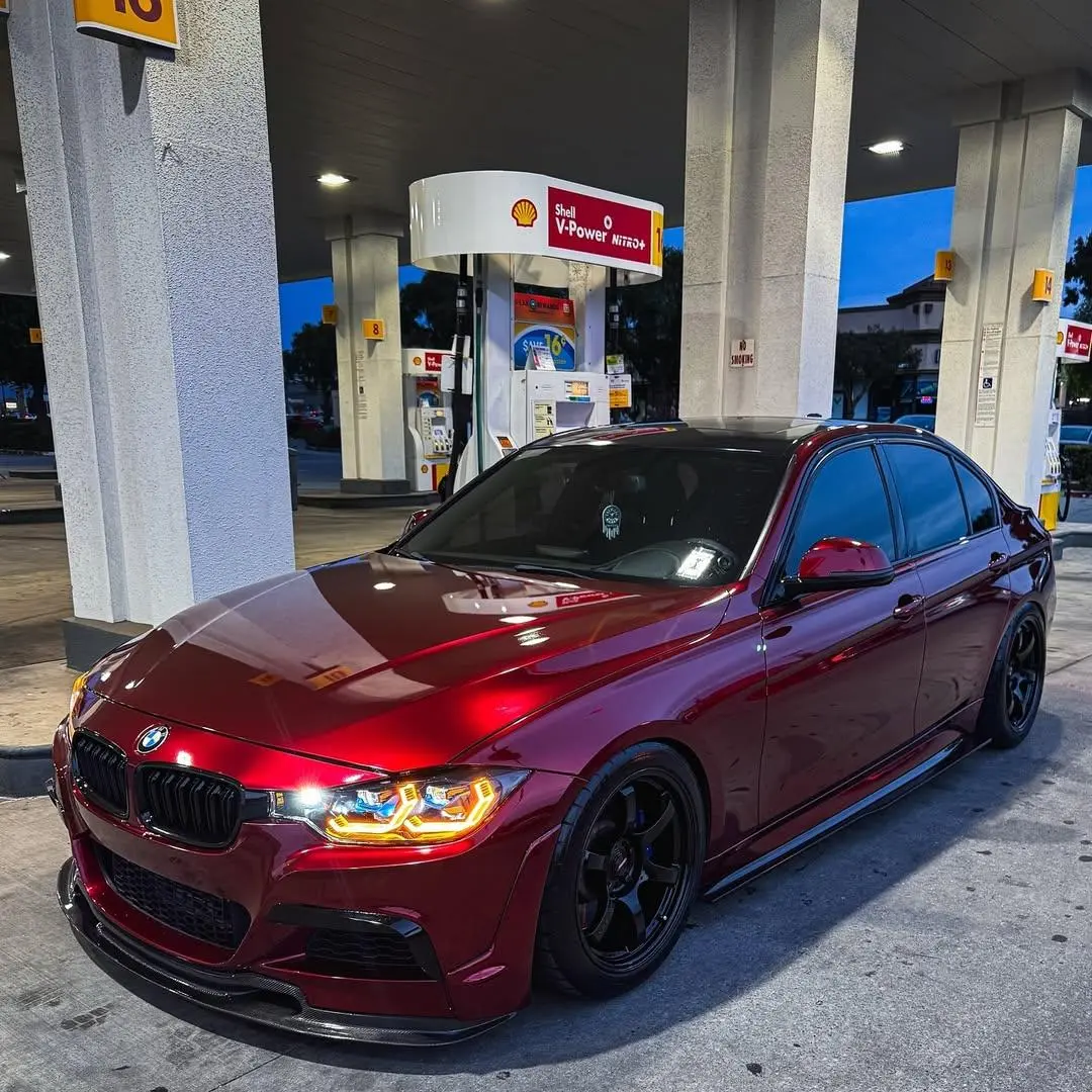 Ultra Glossy Liquid Dragon Red Car Wrap: Ignite Your Ride's Presence