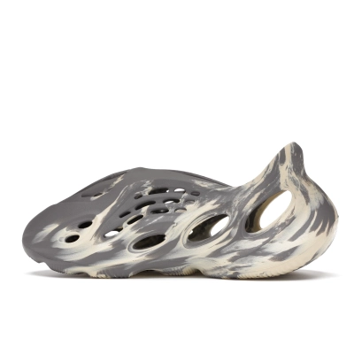 Adidas Yeezy Foam RNNR MXT Moon Gray GV7904 01