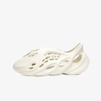 Adidas Yeezy Foam RNNR Sand FY4567 01