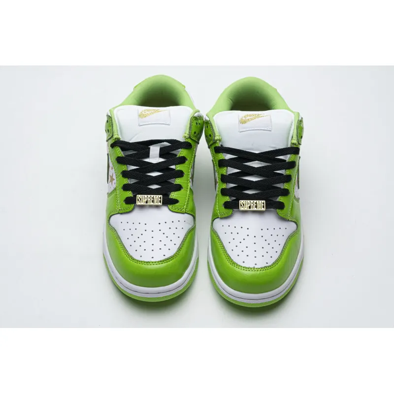 Supreme x Nike SB Dunk Low &quot;Green Stars” DH3228-101