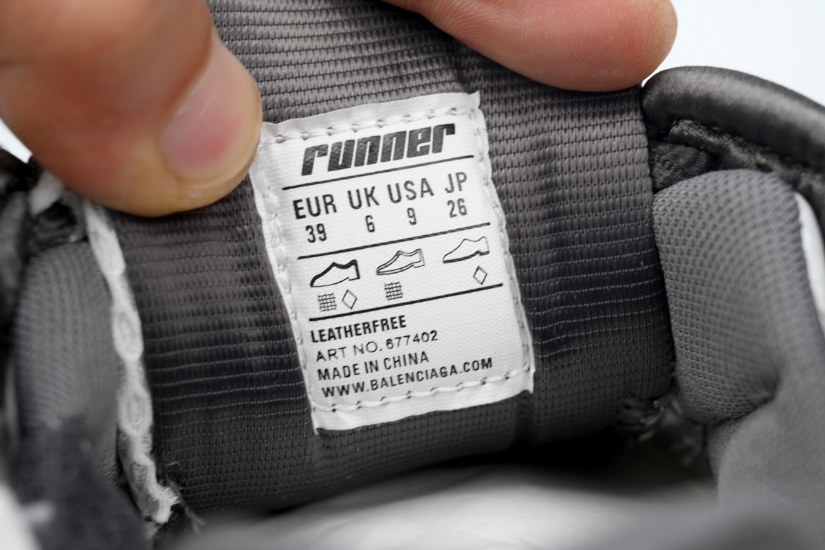 Balenciaga Runner White Black and Red 677402 W3RB2 9167