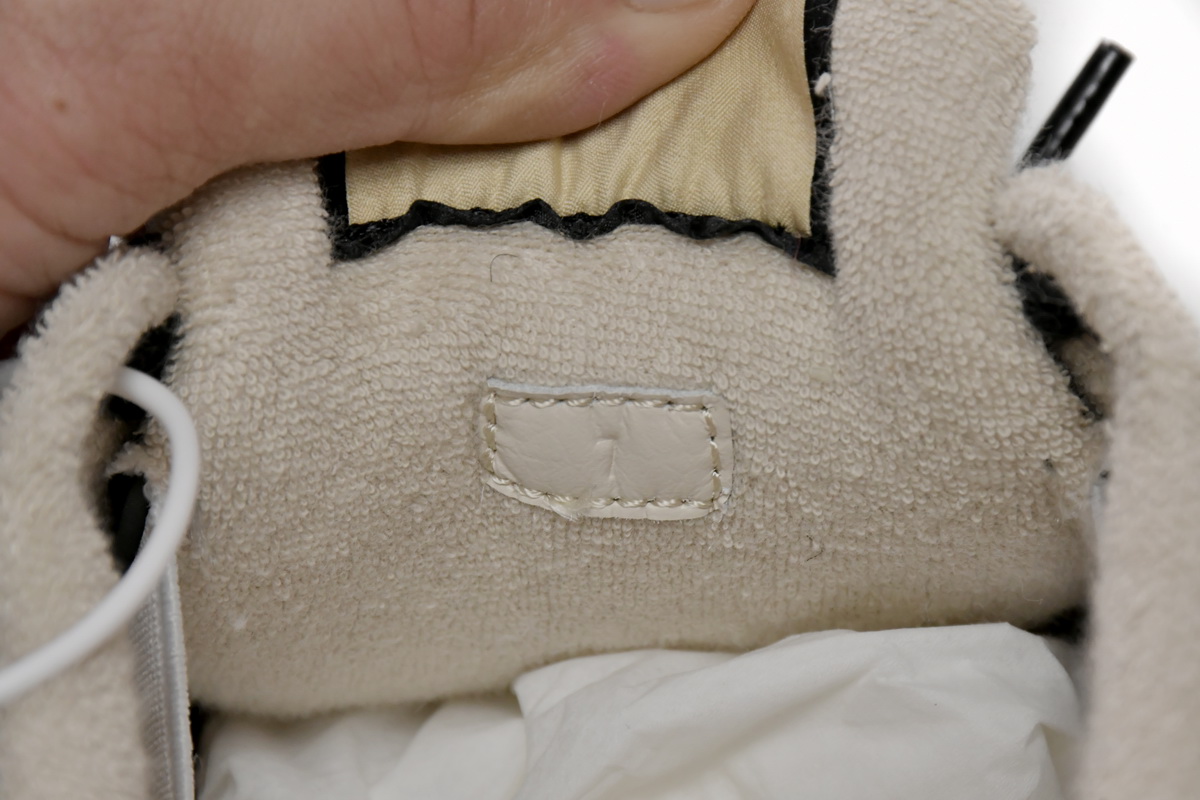 Gucci Screener 674530 9SFR8 4670