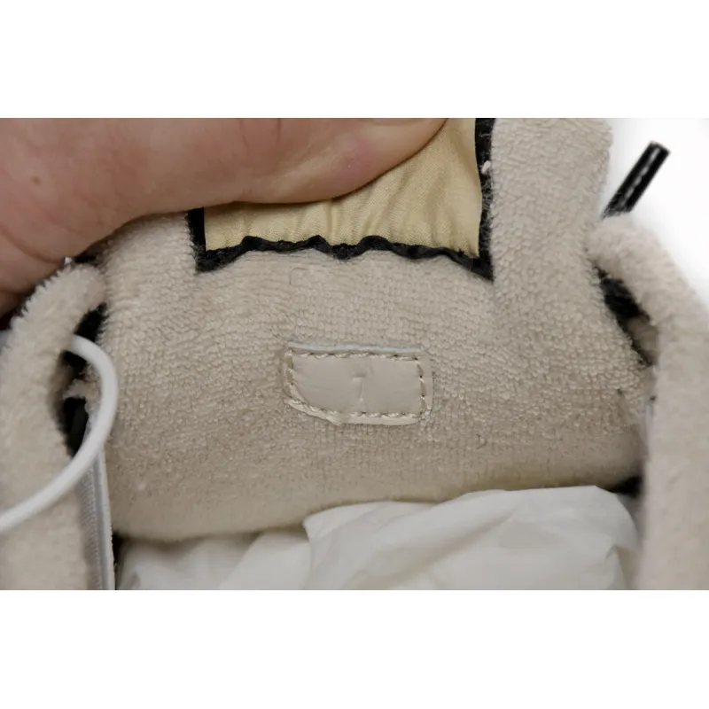 Gucci Screener 674530 9SFR8 4670