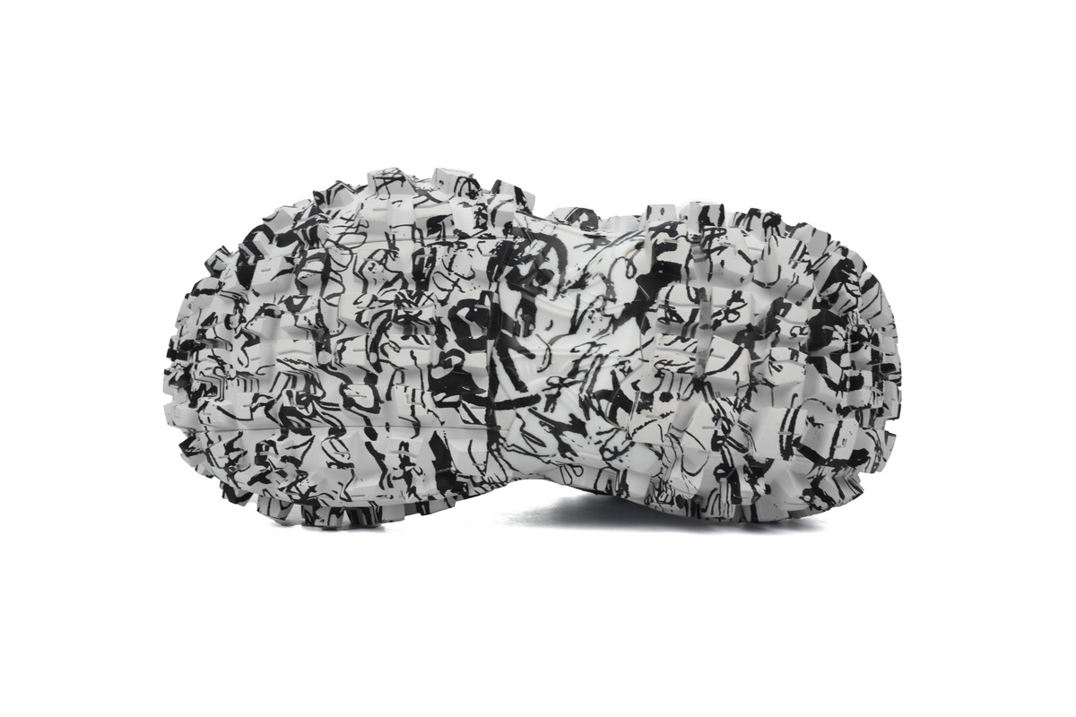 Balenciaga Defender Graffiti 685611 W2RAM 9010