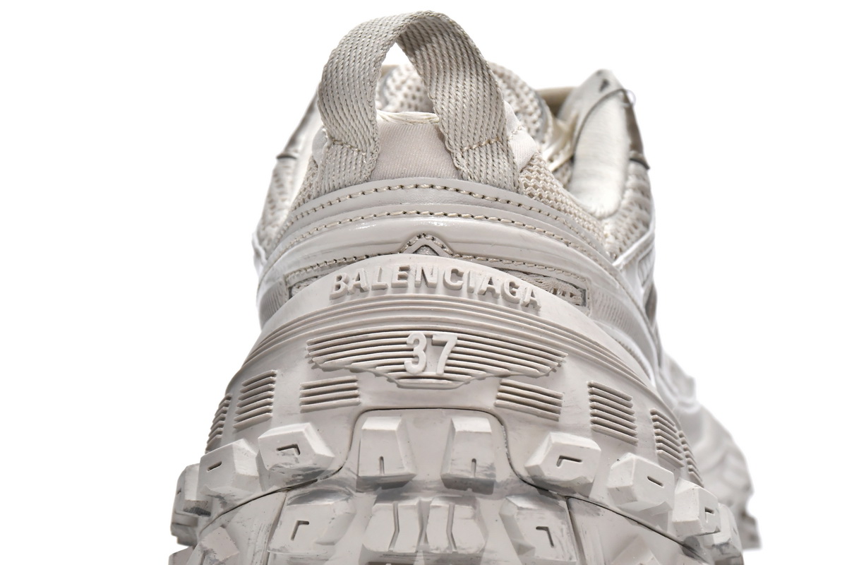 Balenciaga Defender Beige 685611 W2RA6 9700