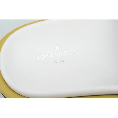 LOUIS VUITTON Pool Pillow Comfort  White checkers 02