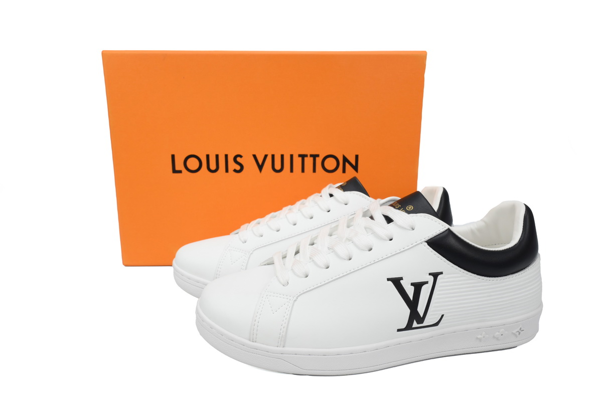 LOUIS VUITTON Trainer Black and White