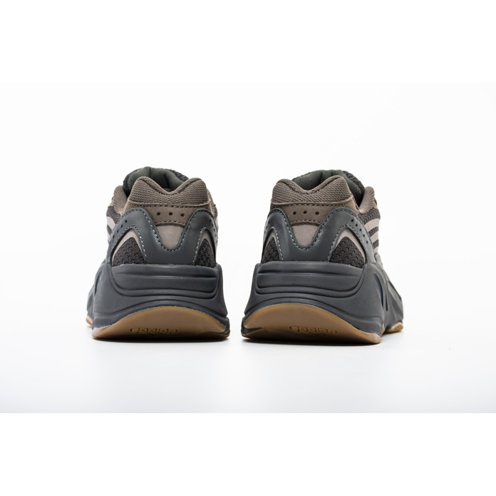 EM Sneakers adidas Yeezy Boost 700 V2 Geode