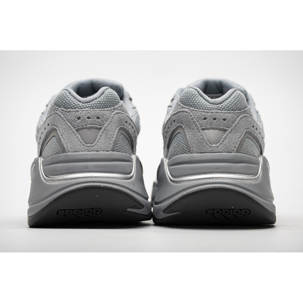 EM Sneakers adidas Yeezy Boost 700 V2 Hospital Blue
