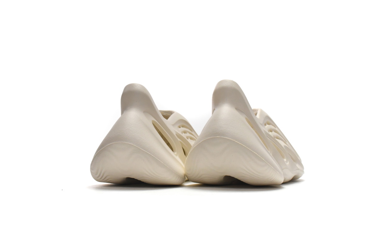 EM Sneakers Adidas Yeezy Foam Runner Ararat