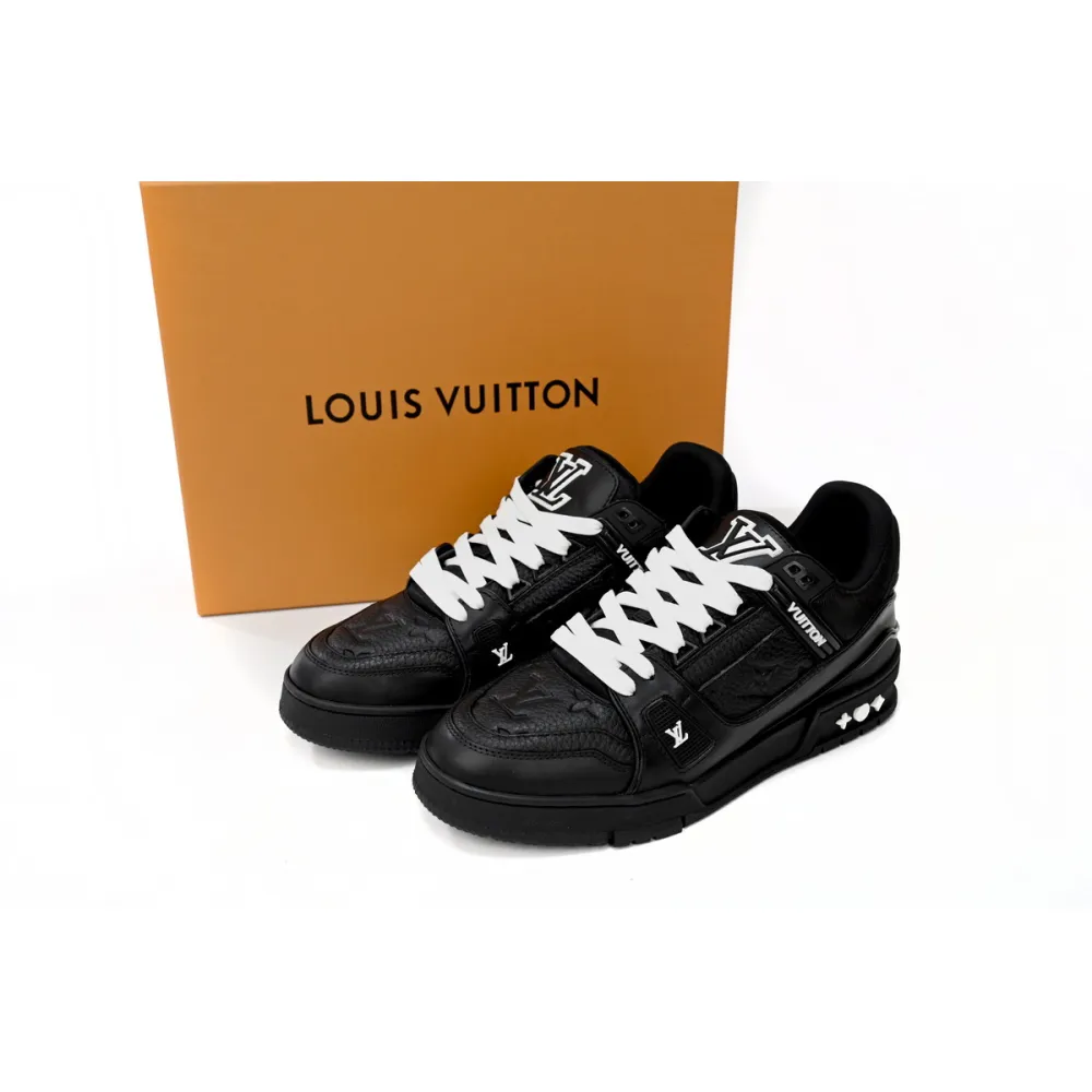 EM Sneakers Louis Vuitton Trainer All Black Embossing