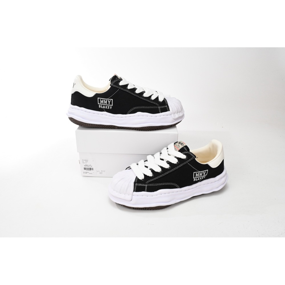 EM Sneakers Mihara Yasuhiro White and Black Background NO.762