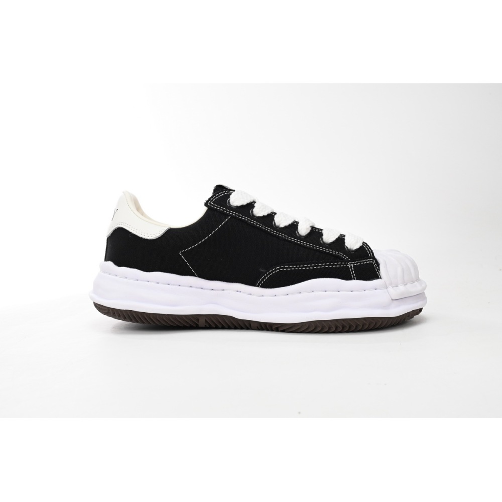 EM Sneakers Mihara Yasuhiro White and Black Background NO.762