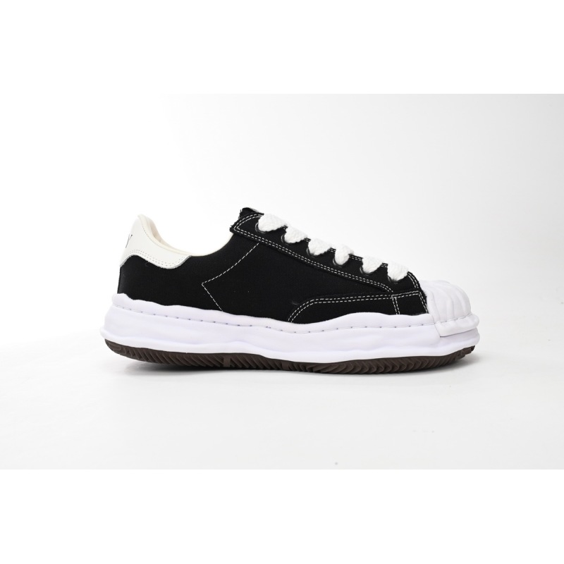 EM Sneakers Mihara Yasuhiro White and Black Background NO.762