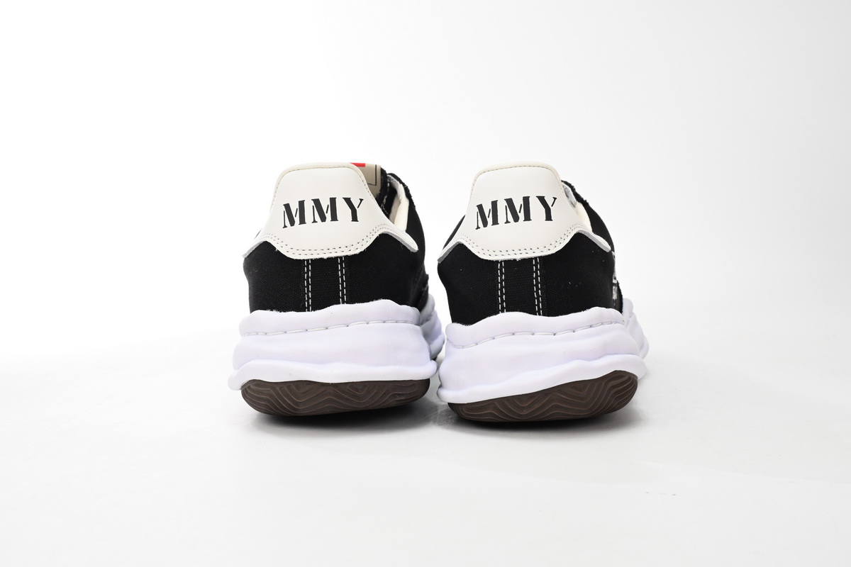 EM Sneakers Mihara Yasuhiro White and Black Background NO.762