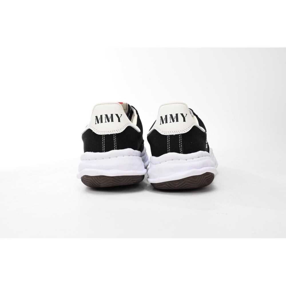 EM Sneakers Mihara Yasuhiro White and Black Background NO.762