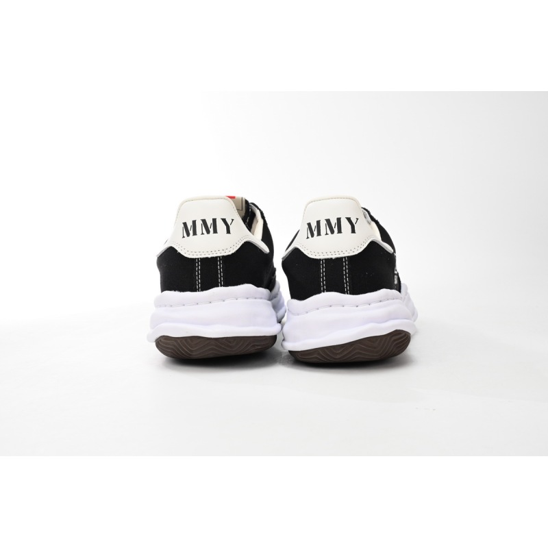 EM Sneakers Mihara Yasuhiro White and Black Background NO.762