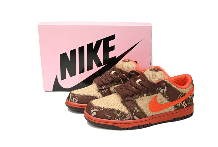 EM Sneakers Nike SB Dunk Low Reese Forbes Hunter