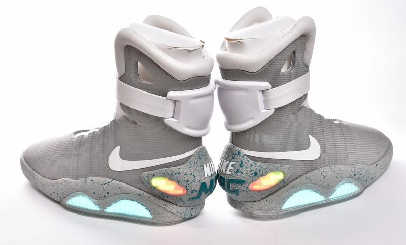  EMSneakers Nike MAG Back to the Future (2011)