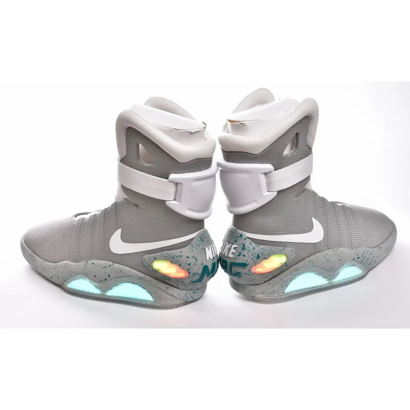  EMSneakers Nike MAG Back to the Future (2011)