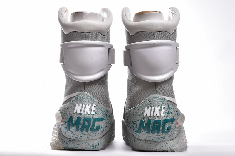  EMSneakers Nike MAG Back to the Future (2011)