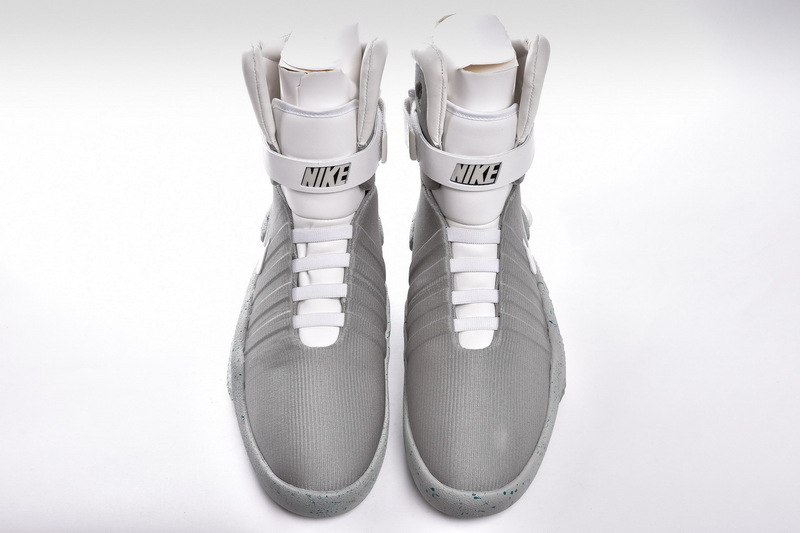 EMSneakers Nike MAG Back to the Future (2011)