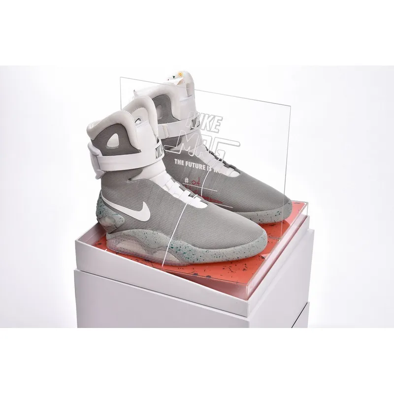  EMSneakers Nike MAG Back to the Future (2011)