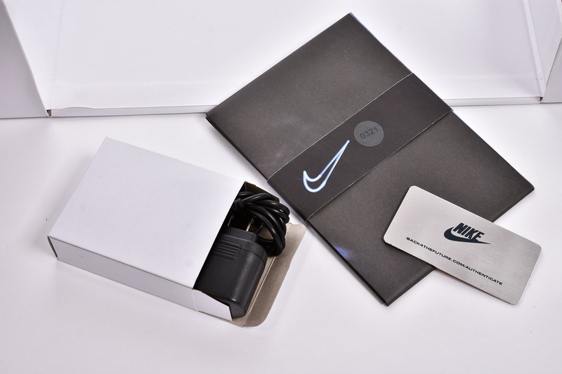  EMSneakers Nike MAG Back to the Future (2011)