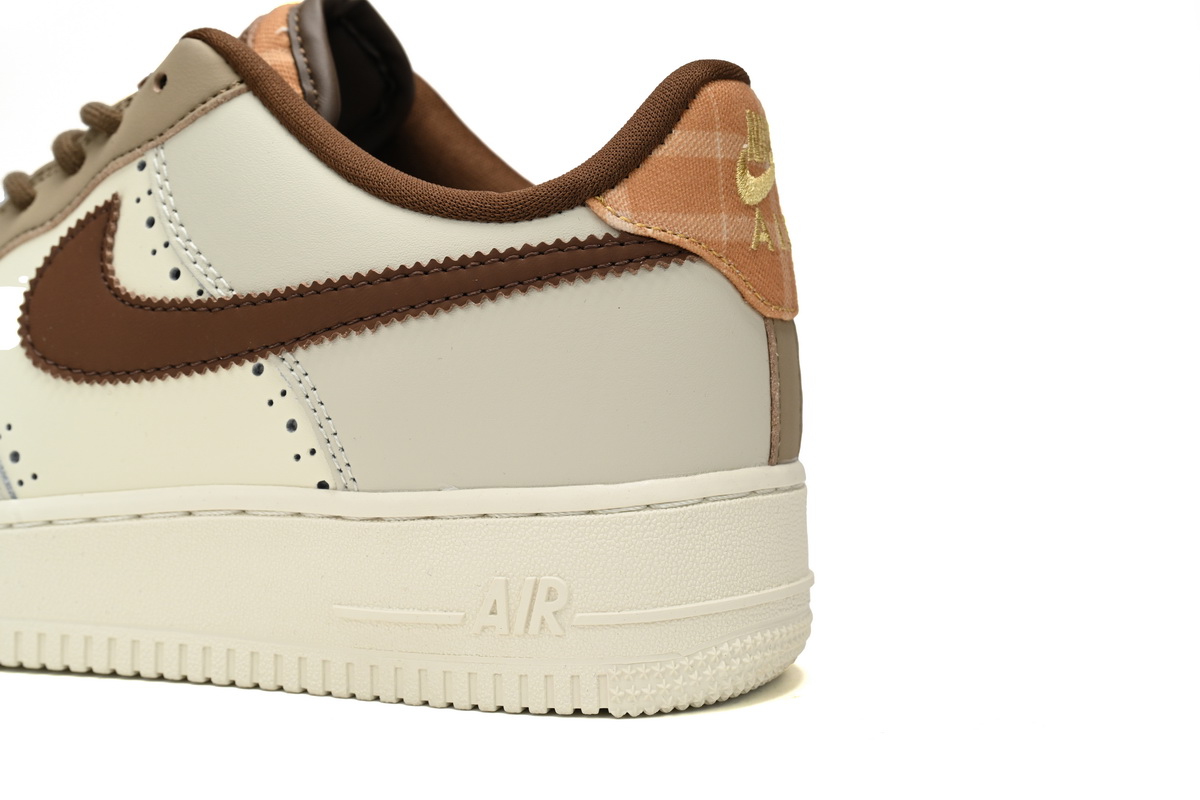 EMSneakers Nike Air Force 1 Low LV8 Brogue Sail