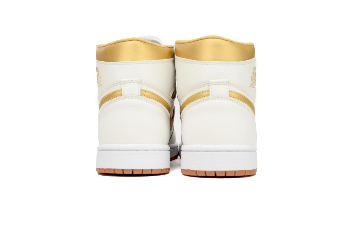 EM Sneakers Jordan 1 Retro High OG Metallic Gold