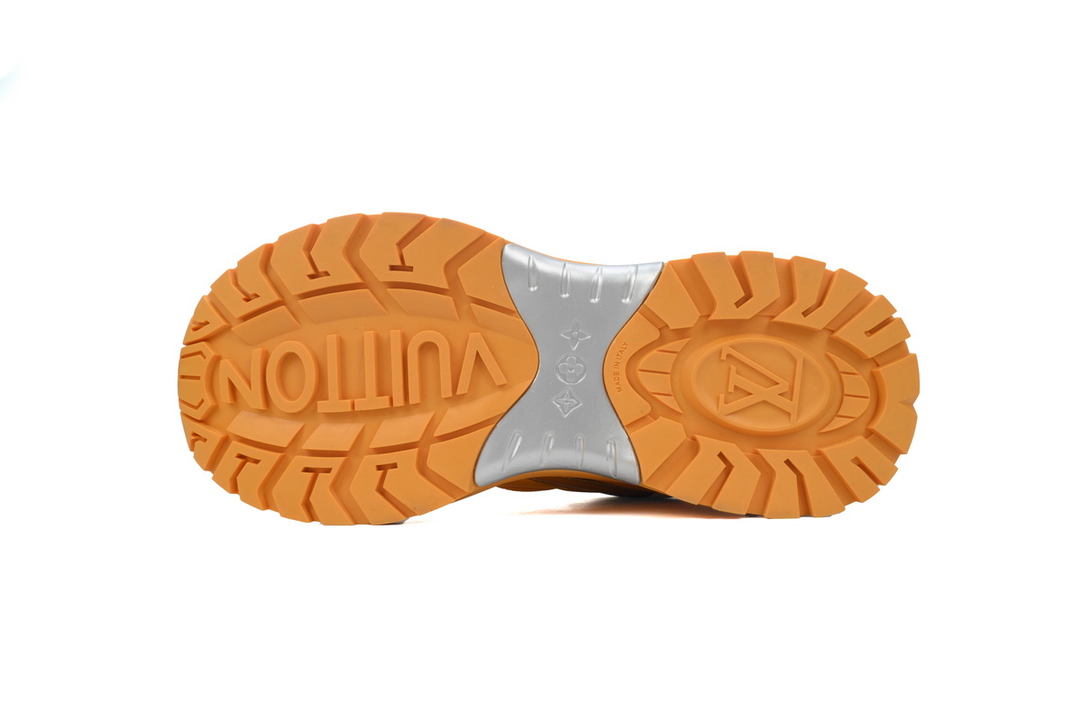 EM Sneakers Louis Vuitton  Discovery Lace Up Golden 3