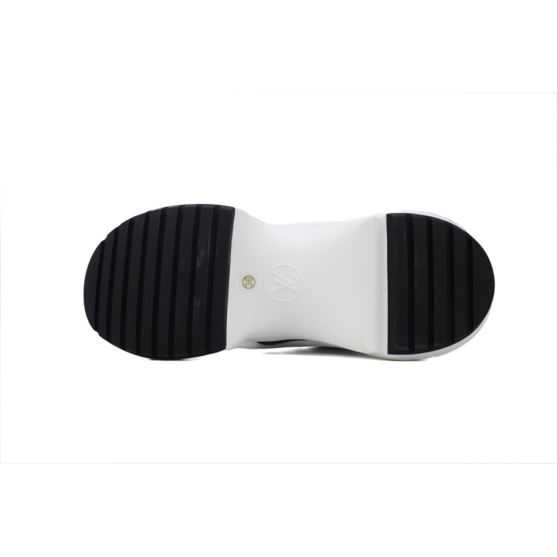 EM Sneakers Louis Vuitton Archlight Sneakers Black Jeans