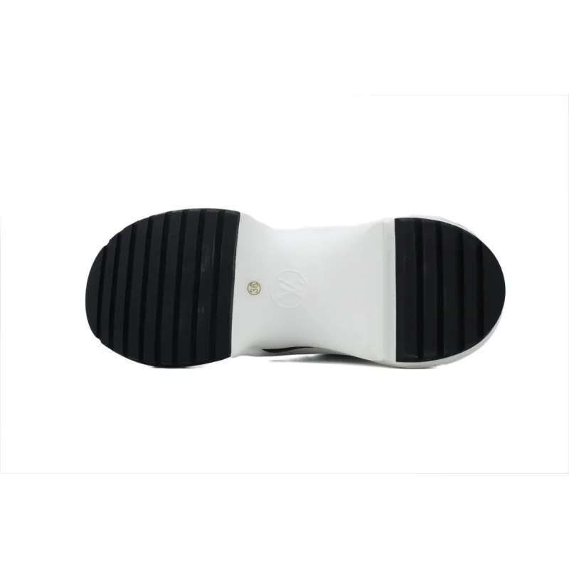 EM Sneakers Louis Vuitton Archlight Sneakers Black Jeans