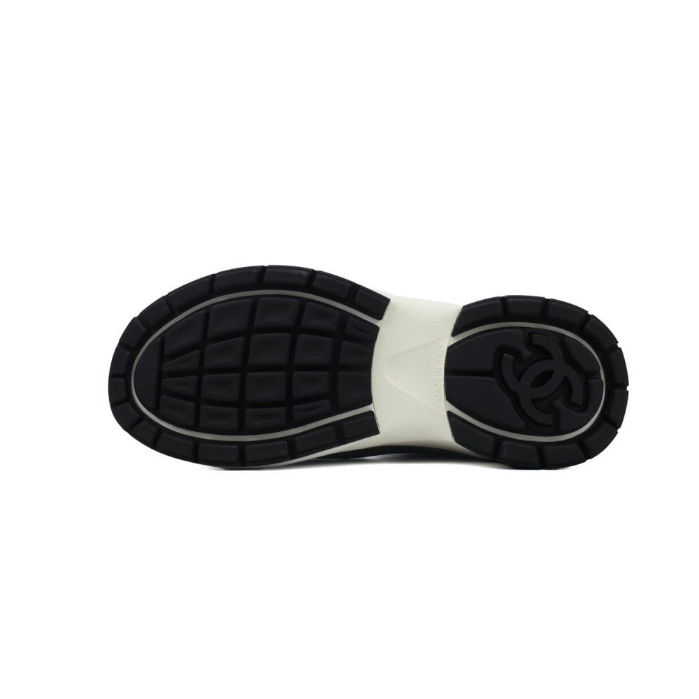 EM Sneakers Chanel Low Top Trainer Black and White