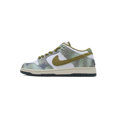 EM Sneakers Nike SB Dunk Low × Alexis Sablone Chameleon 01