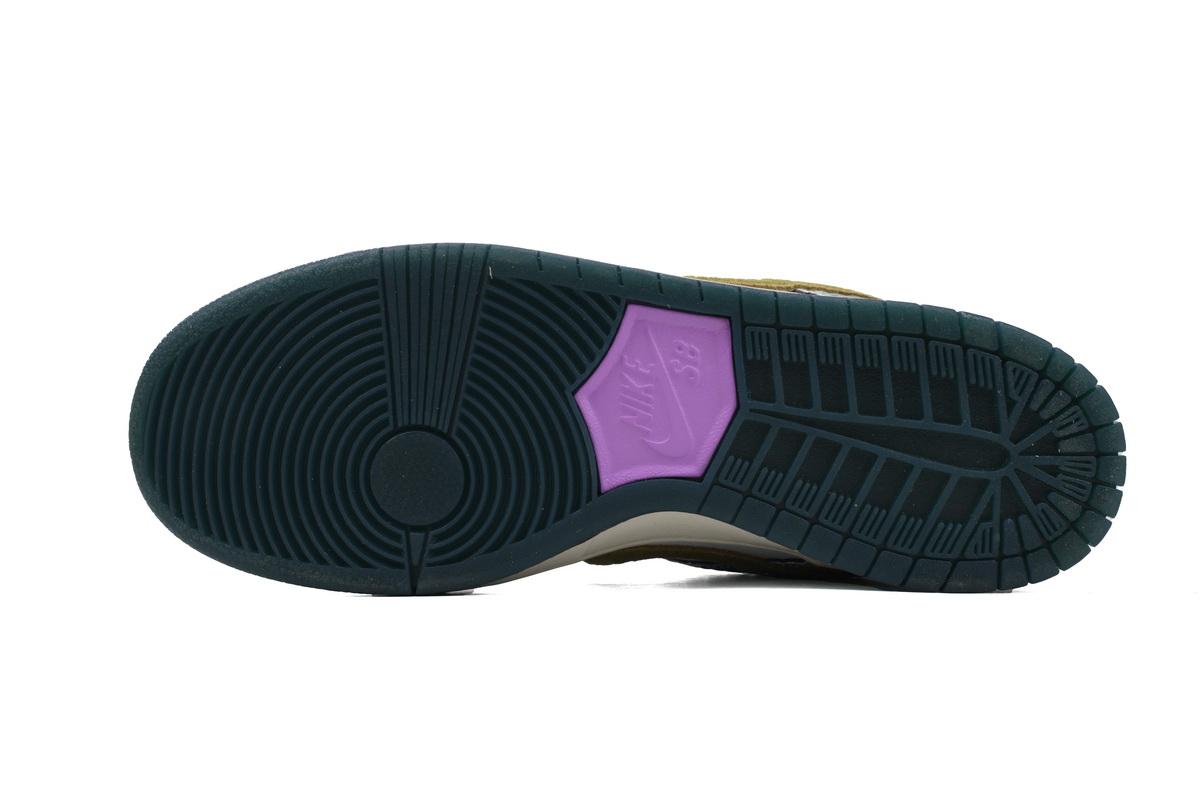 EM Sneakers Nike SB Dunk Low × Alexis Sablone Chameleon