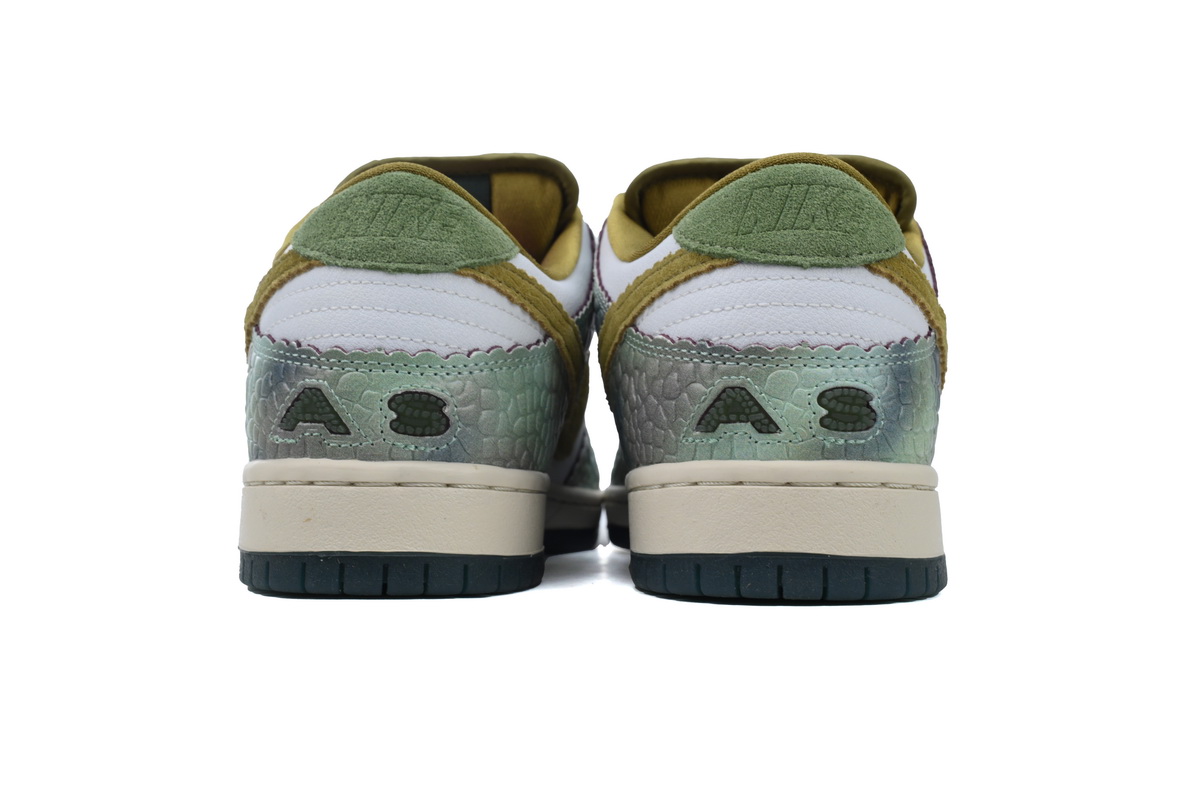 EM Sneakers Nike SB Dunk Low × Alexis Sablone Chameleon