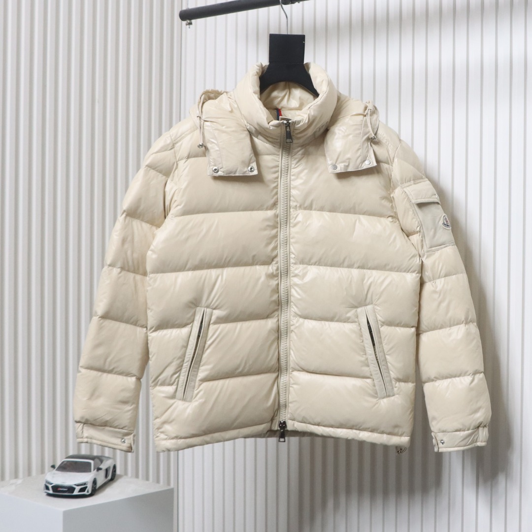 EM Sneakers Moncler Maya Down Jacket White