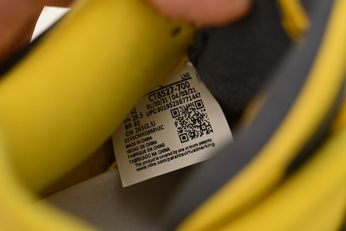 EM Sneakers Jordan 4 Retro Lightning (2006)