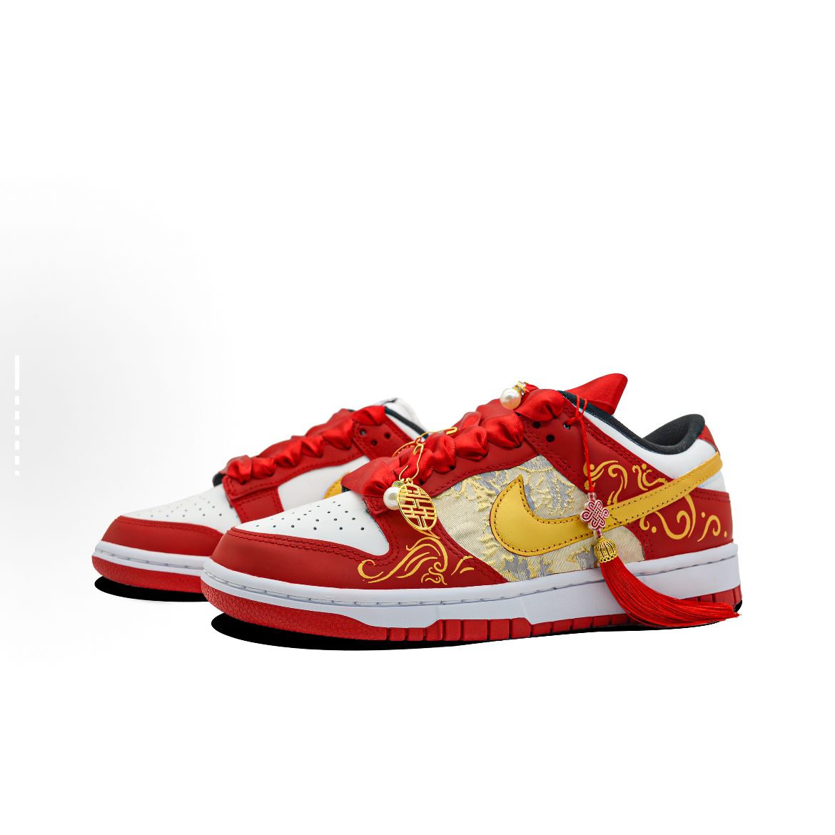 EM Sneakers Nike SB Dunk Low Auspicious Sign