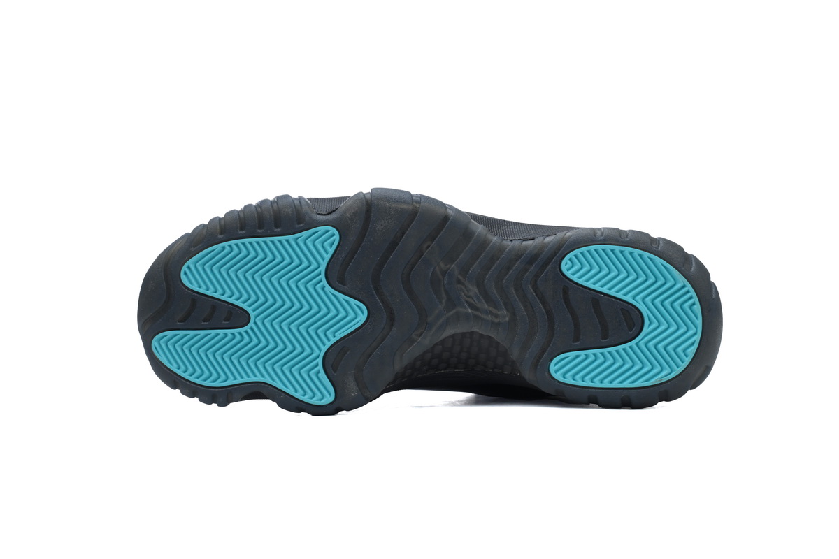 EM Sneakers Air Jordan 11 Retro Cap and Gown