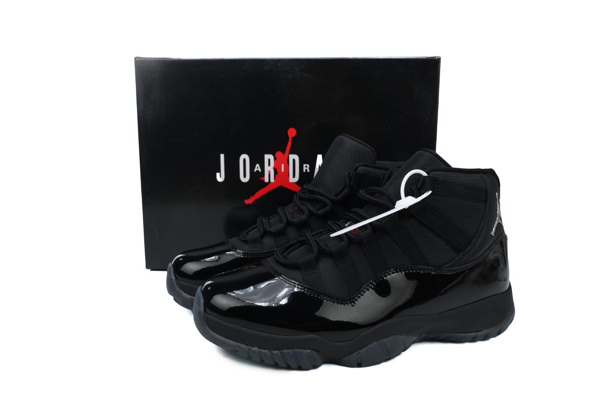 EM Sneakers Air Jordan 11 Retro Cap and Gown