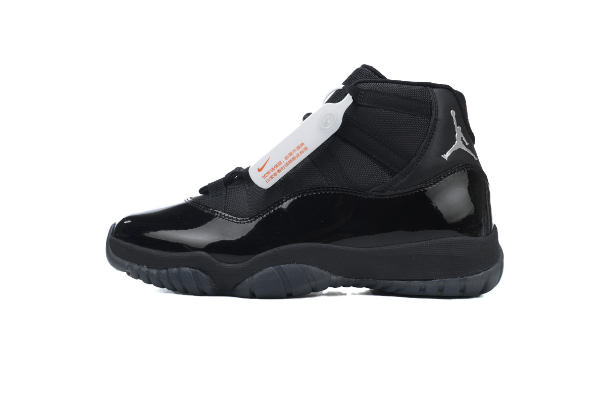 EM Sneakers Air Jordan 11 Retro Cap and Gown