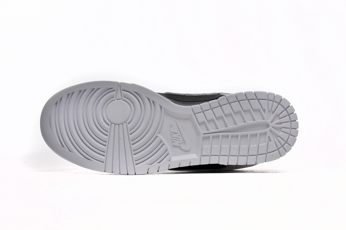 EM Sneakers Nike Dunk Low Retro Reverse Panda