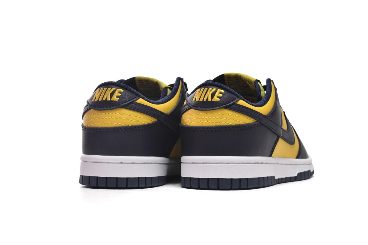 EM Sneakers Nike Dunk Low Michigan (2021)