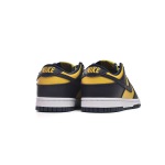 EM Sneakers Nike Dunk Low Michigan (2021)